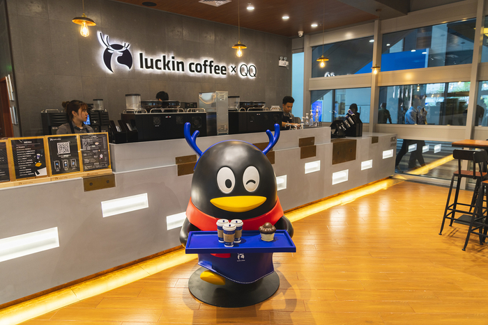 2019年3月29日，瑞幸咖啡腾讯QQ主题店开在深圳 &nbsp;图源：视觉中国