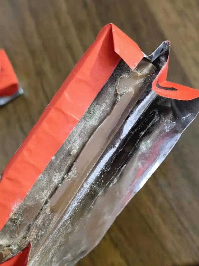 　　巧克力发霉长毛