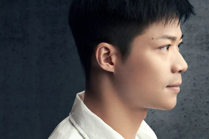 苏炳添 1989年出生于广东省中山市，中国男子短跑运动员，暨南大学体育学院副教授，男子60米、100米亚洲纪录保持者。