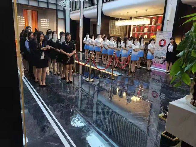 业主认为足浴会所服务员装扮会给孩子不良影响