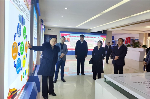 参观魏县精准防贫服务中心