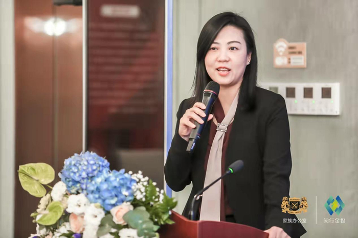 虹桥镇人民政府副镇长靳莉