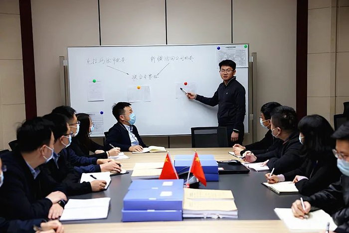 克拉玛依市纪委监委与新疆油田公司纪委联合召开案情分析通报会。（代华侨 摄）