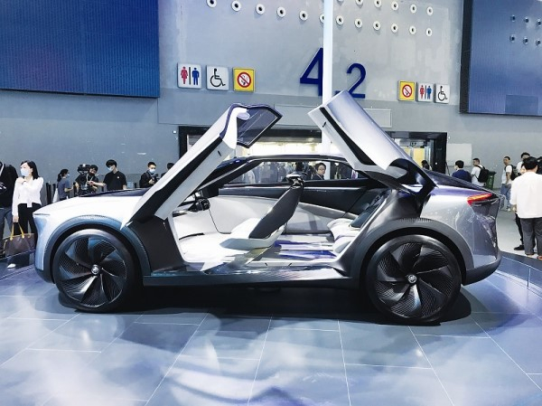 增添车辆舒适性的睡眠座舱成为车企新发力点。吴博峰/摄