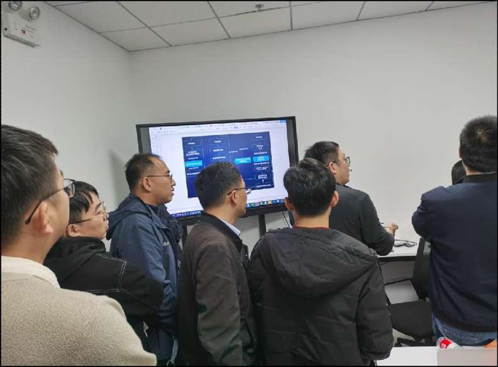 攻坚组与业务专家核实专业需求