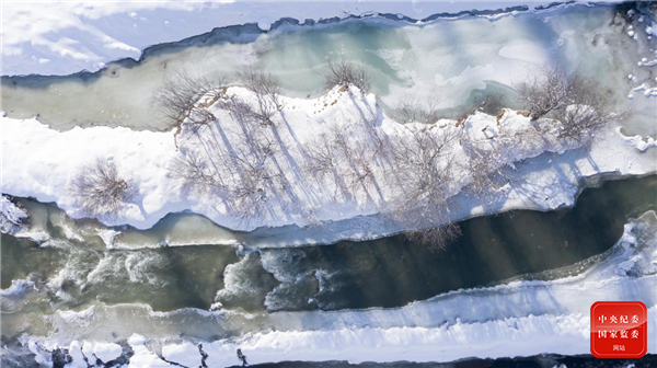 溪深难受雪，山冻不流云。（新疆维吾尔自治区和静县纪委监委供 李斌 摄）