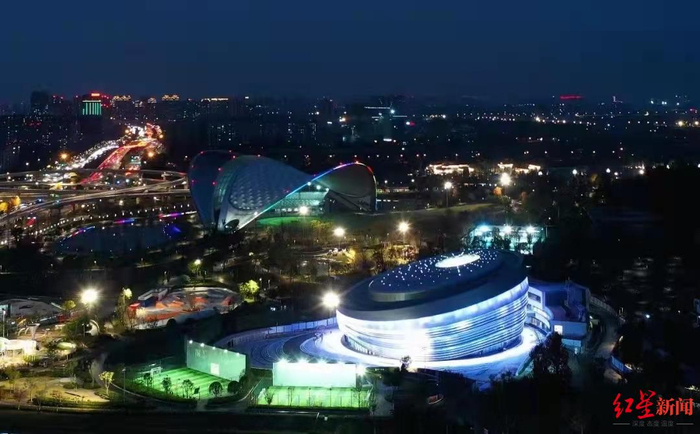 成都露天音乐公园“银贝壳”与“金海螺”