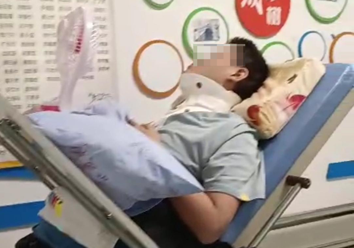 ↑小丁接受康复训练