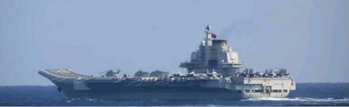 日本自卫队拍摄的辽宁舰出海训练