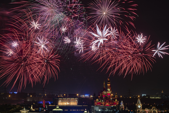 黑夜的迪士尼，不止有烟花