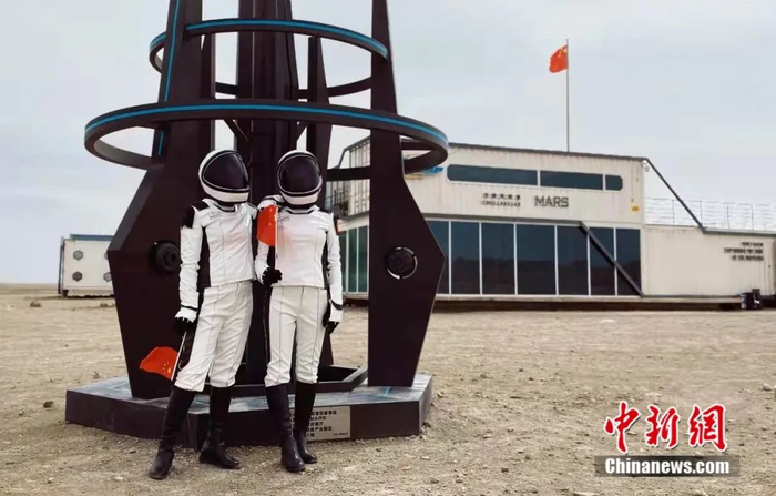 图为北斗导航地面基准站科学装置。冷湖火星小镇供图