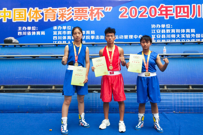 ↑阿杰去年拿到四川省冠军图据新华社