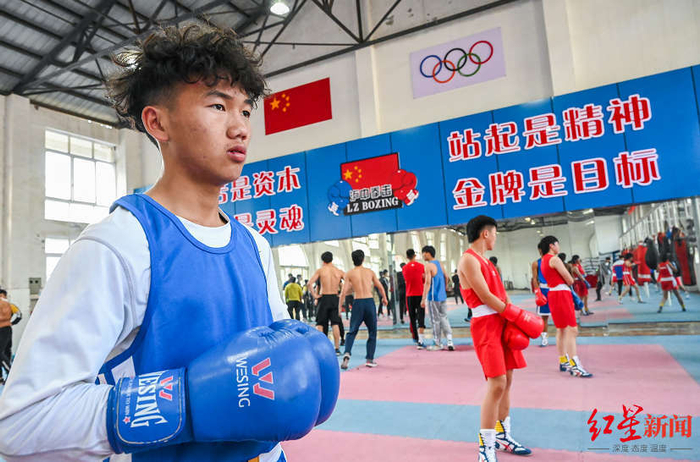 ↑阿杰说，如果专业道路走不通，就成为一名拳击教练图据红星新闻