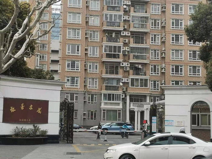 高天国早年在上海一处房产，已在2015年左右售出，目前该小区均价8万/平米以上。 《等深线》记者 万佳丽 摄