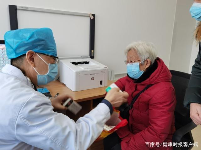 高传玉医生和张敏（化名），受访者供图。