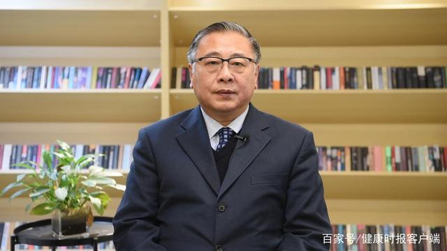 田伟院士接受人民日报健康客户端专访。靳佳丽/摄