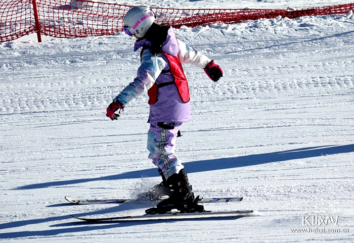 崇礼太舞滑雪场上的滑雪爱好者。长城网记者 张晓明 摄