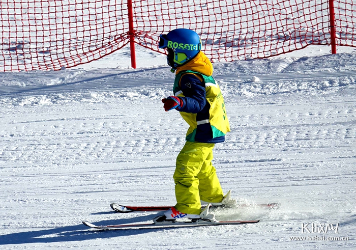 崇礼太舞滑雪场上的滑雪爱好者。长城网记者 张晓明 摄
