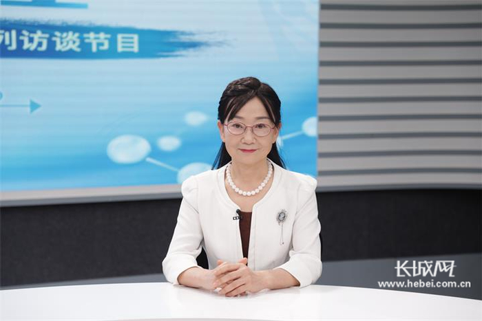 河北省眼科医院眼整形与泪器病科主任白萍。记者 刘昆鹏 摄