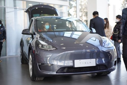 图：位于北京清河上地店内的Model Y展车