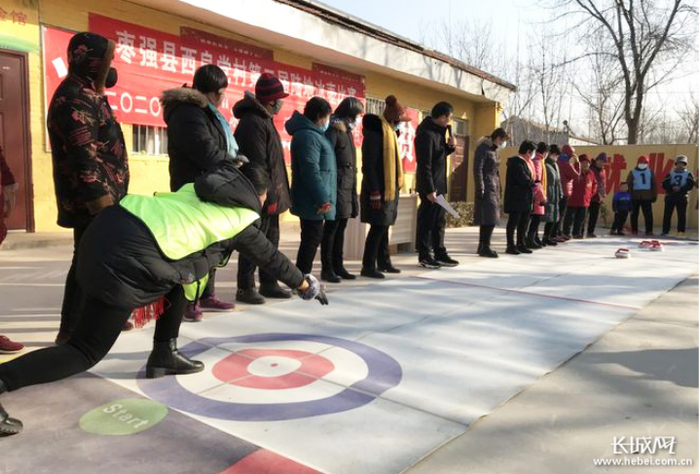 枣强县西良党村第二届陆地冰壶比赛现场。
