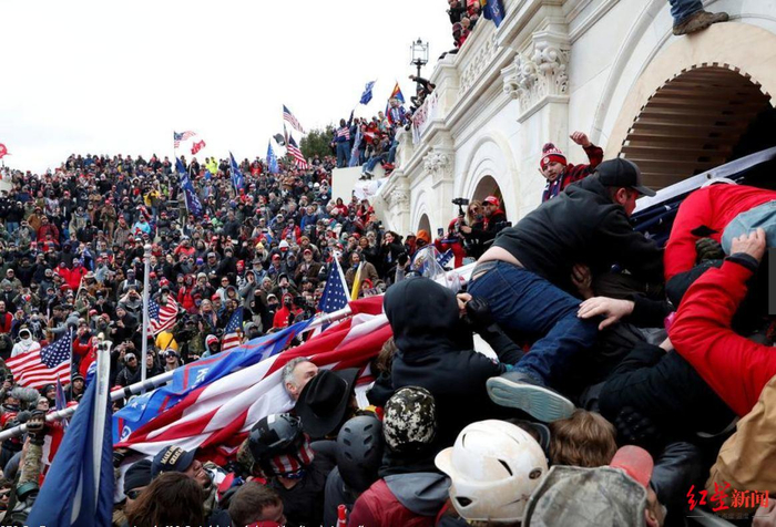 ↑抗议者&nbsp;图源：路透社