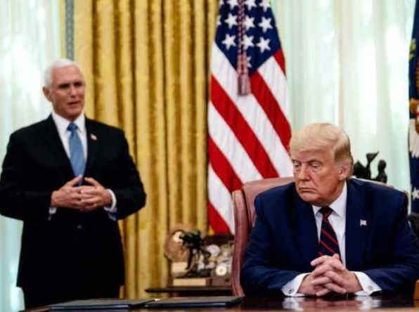 　↑彭斯和特朗普（资料图）