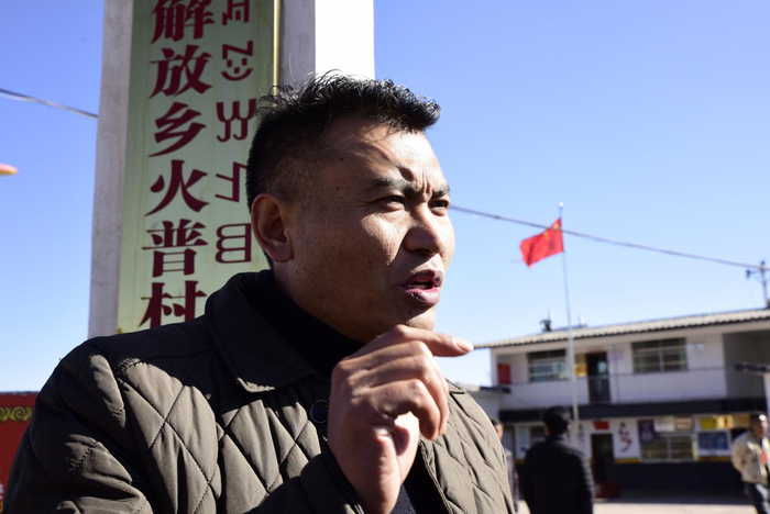    　　（马天正在接受记者采访 王静远 摄）