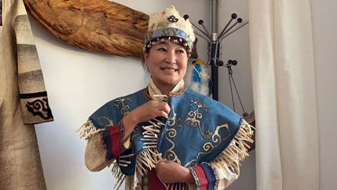 赫哲族人精美的鱼皮衣