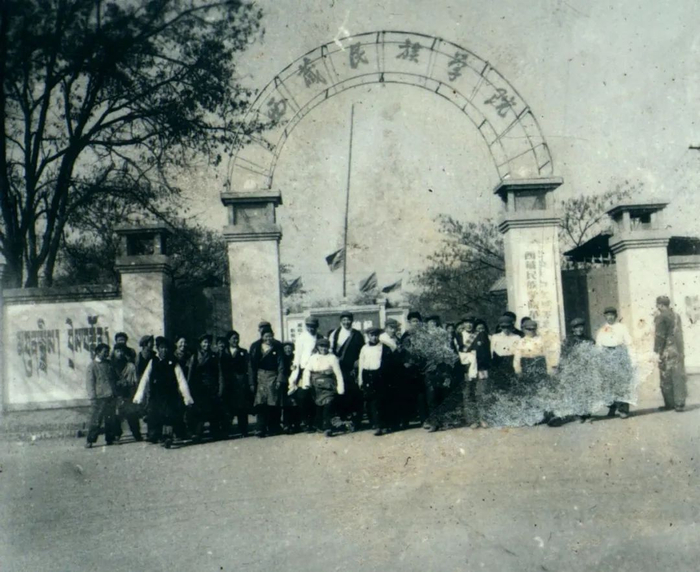 ▲1965年更名西藏民族学院（西藏民族大学前身）