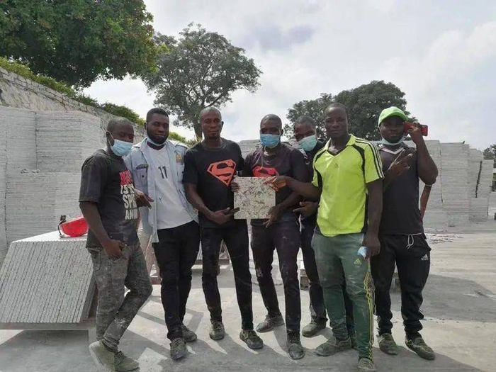 苏晴单位的本地员工