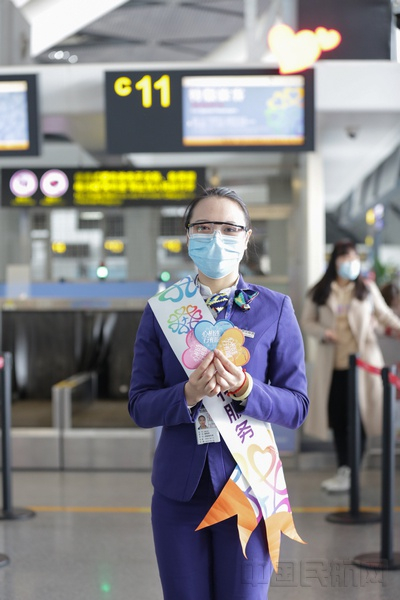 南宁机场“七色花”爱心贴