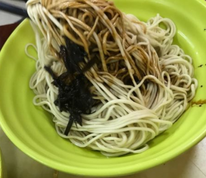 每一位面食爱好者都将在河南拉面店里找到自己的满足感，你还能吃到用葱油拌的拉面