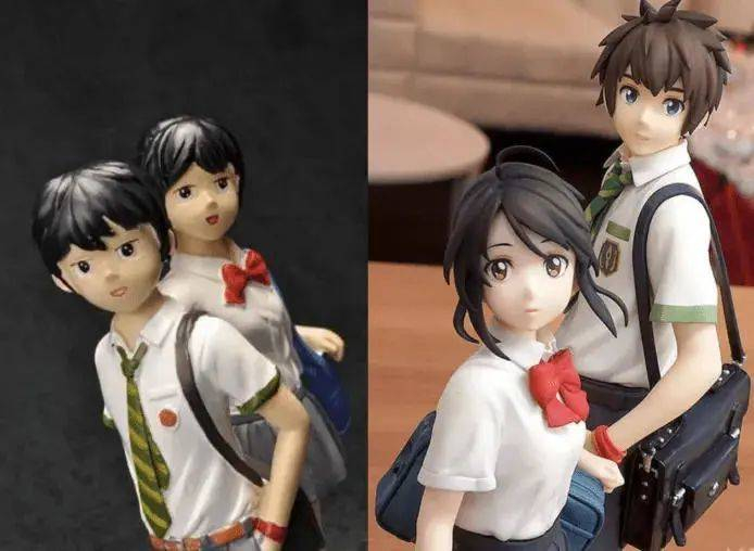 （左盗版右正版）