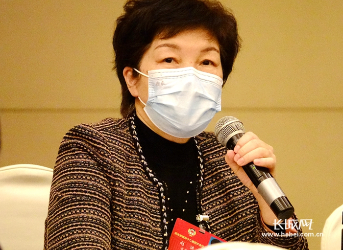                  河北省政协委员、石家庄市第二中学校长赵洪。长城网记者 李丽钧 摄