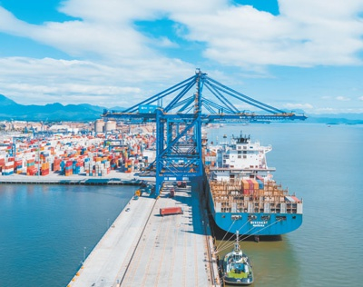 　　图为巴拉那瓜港集装箱码头。 