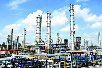  图为大检修后的金陵石化异丁烷装置。江兴中 摄