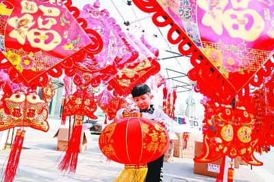 &nbsp;&nbsp;&nbsp;&nbsp;河北省邢台市巨鹿县年货大集。胡良川摄/光明图片