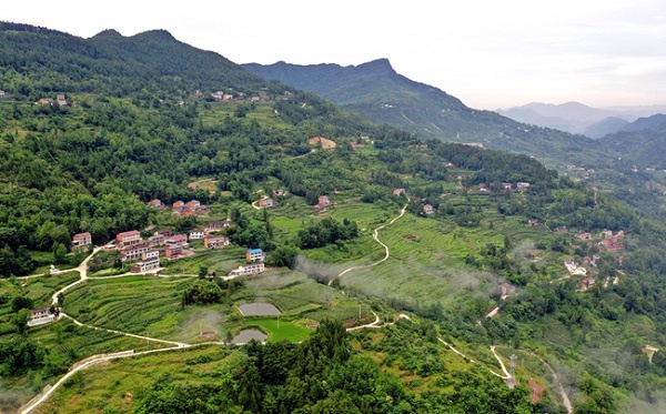 万州区龙驹镇农村公路。巨建兵　摄