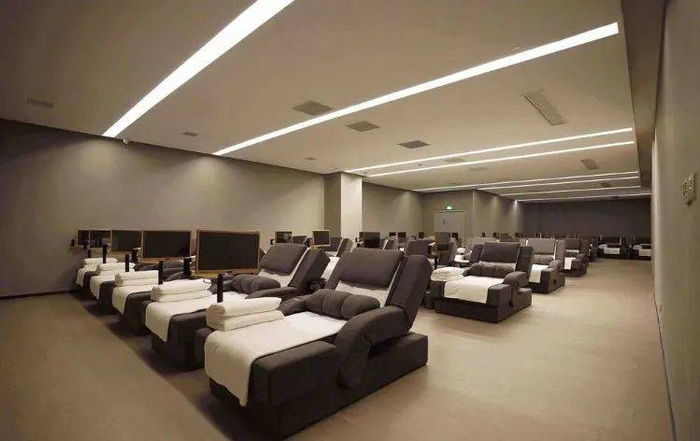 ▲ 我能想到最浪漫的事，就是一边躺着一边上班©  dianping.com