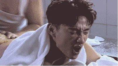 ▲ 与其被甲方虐，不如先搓背虐虐自己©  kuaibao.qq.com