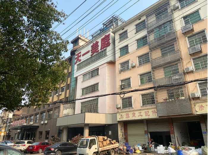 （使用货拉拉搬家，途中离奇跳窗女孩原住址小区外景 &nbsp;本报实习记者 刘雨琪/摄）
