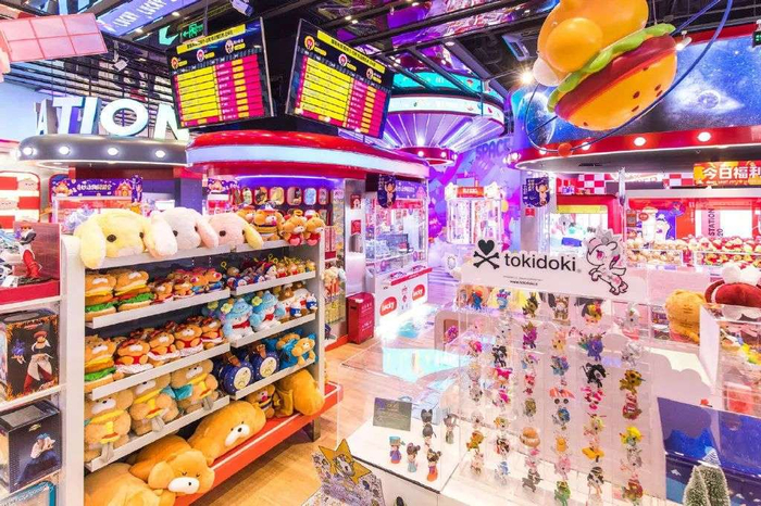 ◎ 十二栋文化线下门店“LLJ夹机占”图片来源：LLJ夹机占官方微博