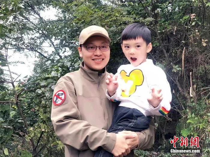 杨哲睿和邢立达合影，邢立达供图
