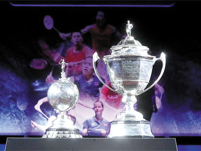 尤伯杯（左）和汤姆斯杯