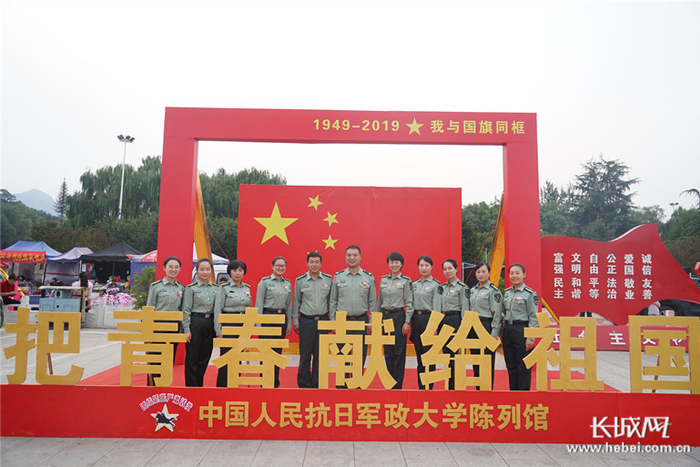      中国人民抗日军政大学陈列馆荣获全国三八红旗集体荣誉称号。图片由抗大陈列馆提供。