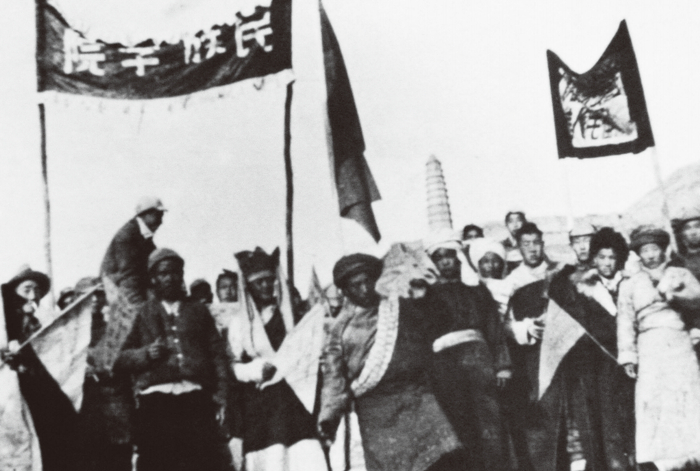 ·中共中央延安民族学院的学生。