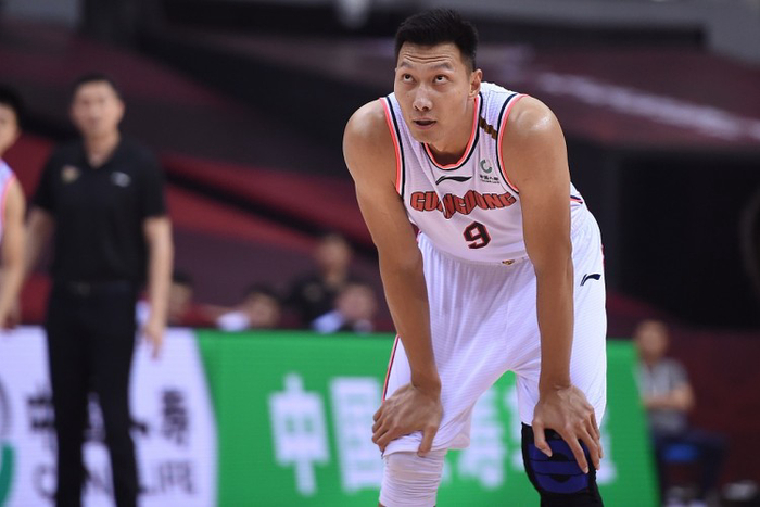 直播吧2月28日讯 CBA官方更新了伤病报告，其中易建联还需20周，翟晓川还需14周，可兰白克4周，袁堂文2周，仍然没有丁彦雨航。详情如下图：