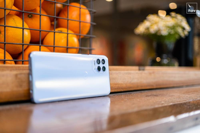 ▲ moto edge s 电池容量达到了 5000 mAh