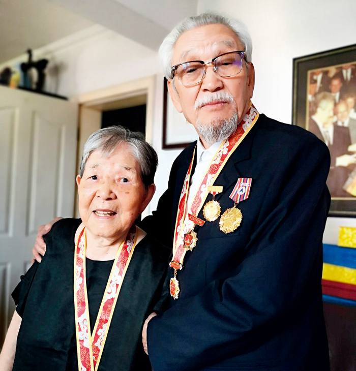 　·乌可力和夫人朱湘梅在庆祝中华人民共和国成立70周年的活动中。